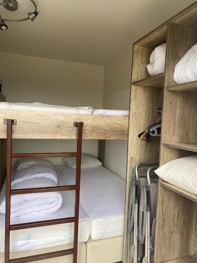 Met Zeezicht, Zwembad & Garage Apartamento