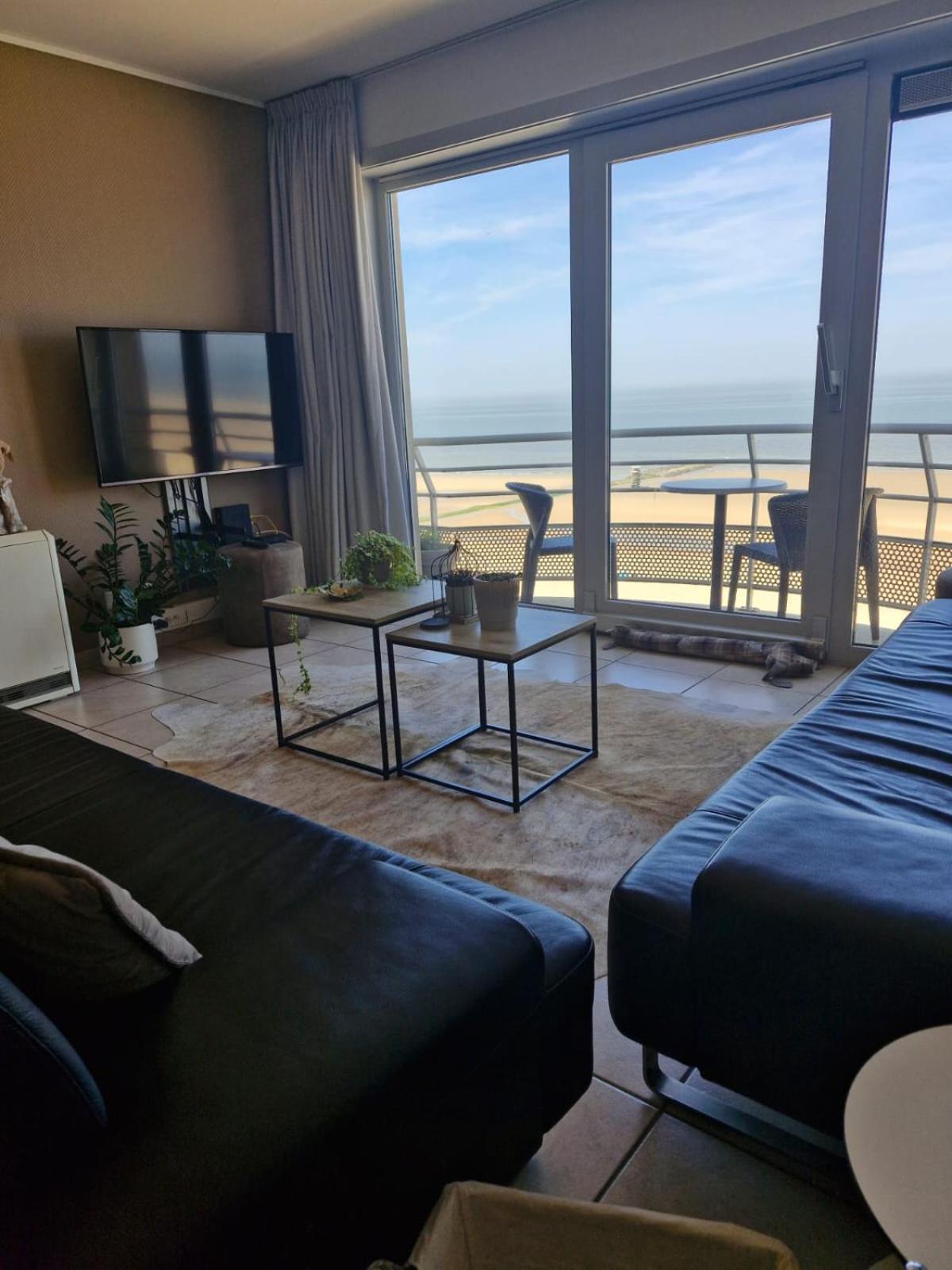 Apartamento Met Zeezicht, Zwembad & Garage *